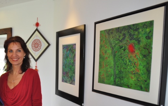 Cornelia Asal stellt ihre Gemälde in Wasserburg aus